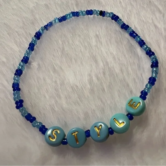 Taylor Swift Eras Tour Friendship Bracelet - Picture 2 of 4